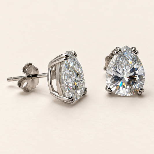 Brinco Moissanite Pear 7x9mm