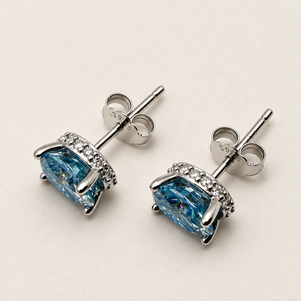 Brinco Moissanite Oval 5x7mm
